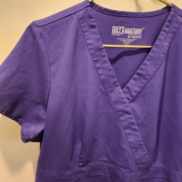 GREY'S ANATONY Women Purple Scrub Top Size L - Picture 2 of 12